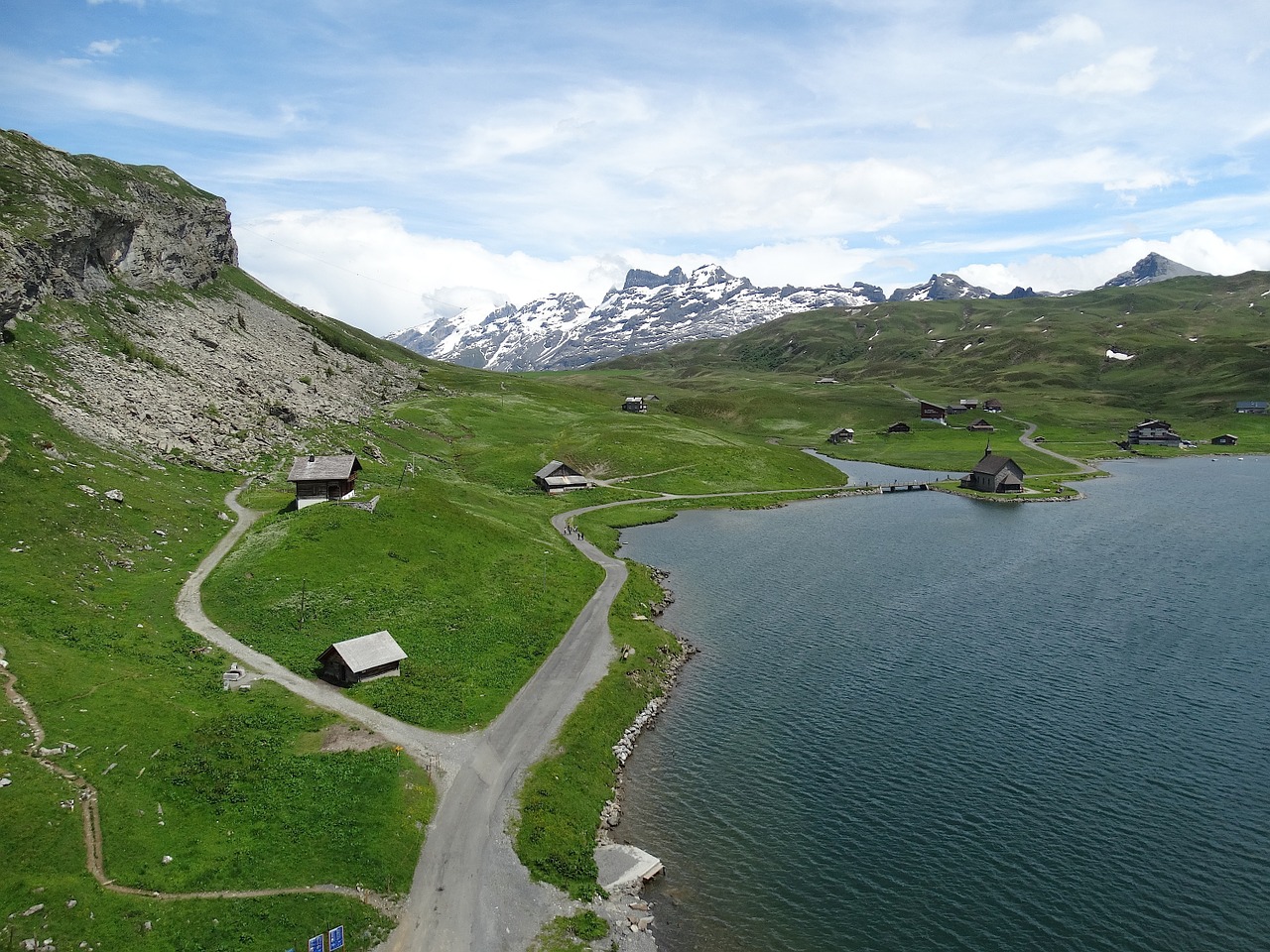 mountain landscape bergsee view free photo