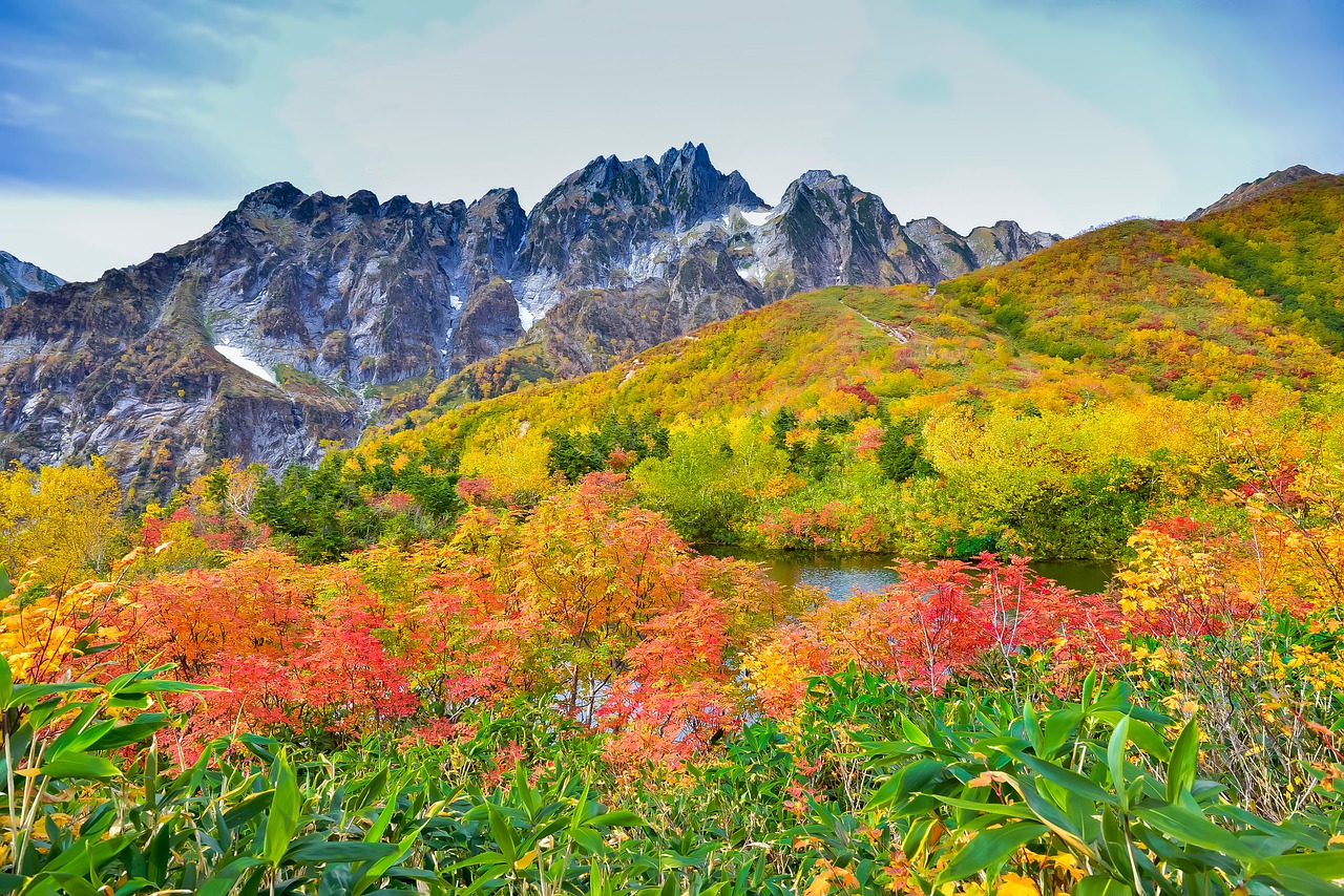 mountainous landscape autumnal leaves 剣岳 free photo