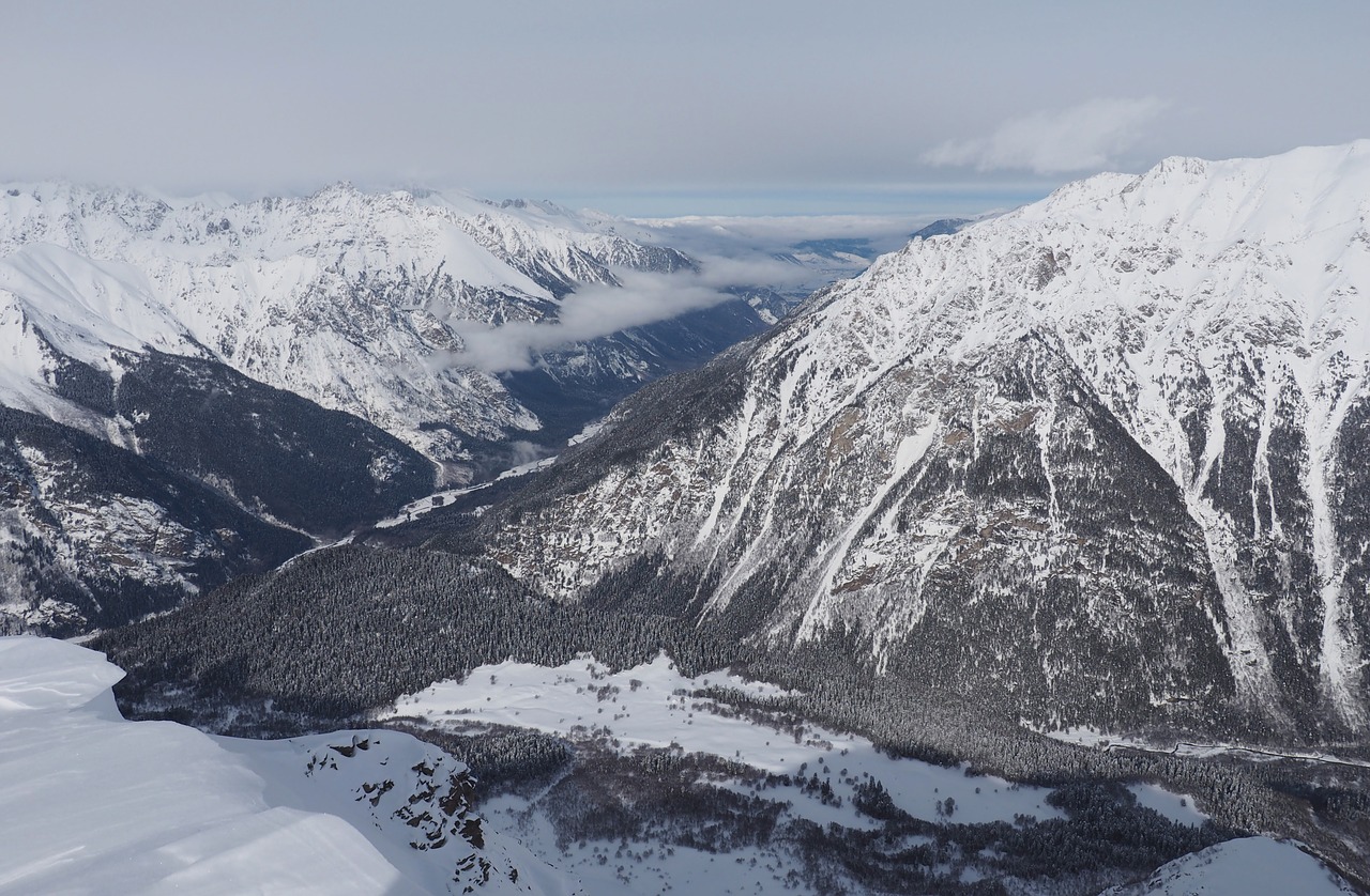 mountains snow scenery free photo