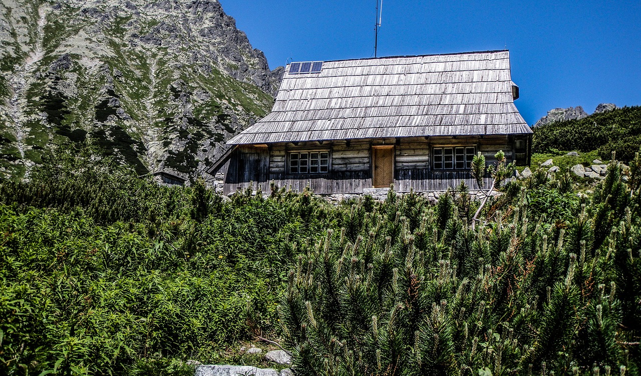 mountains cabin house free photo