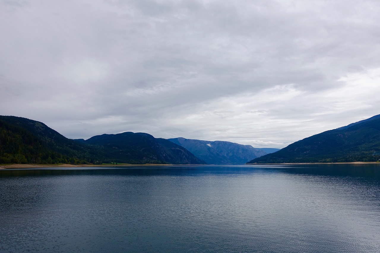 mountains blue scenery free photo