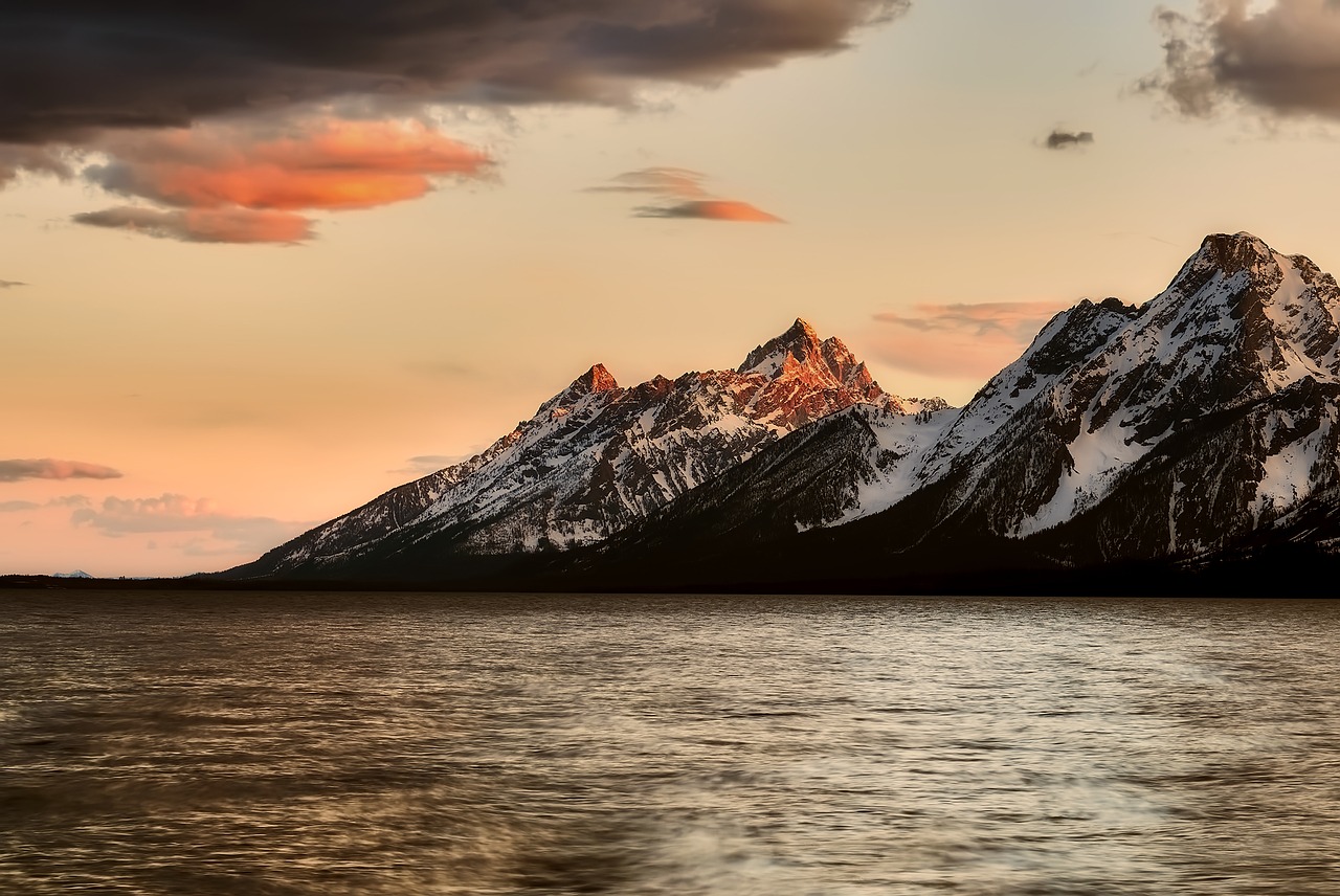 mountains scenic sky free photo