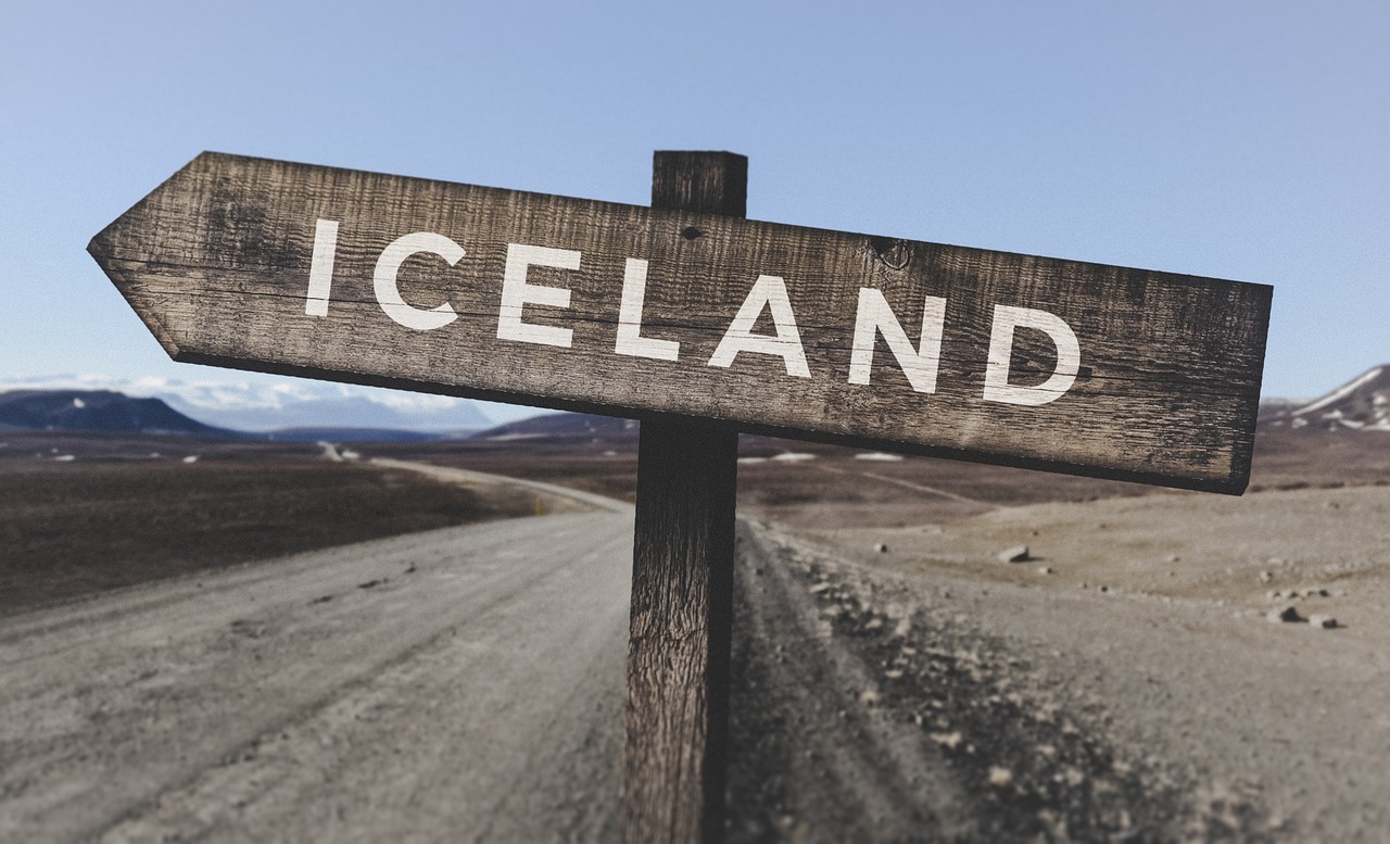 mountains iceland wooden free photo