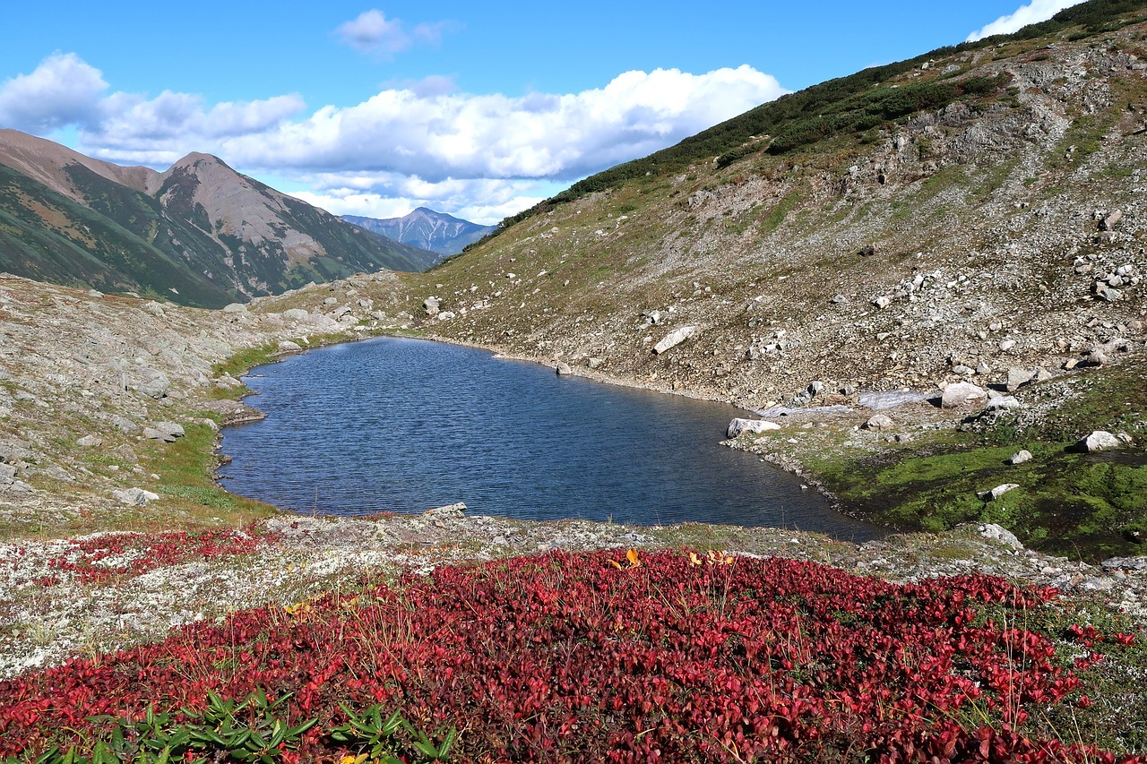 mountains mountain valley mountain lake free photo