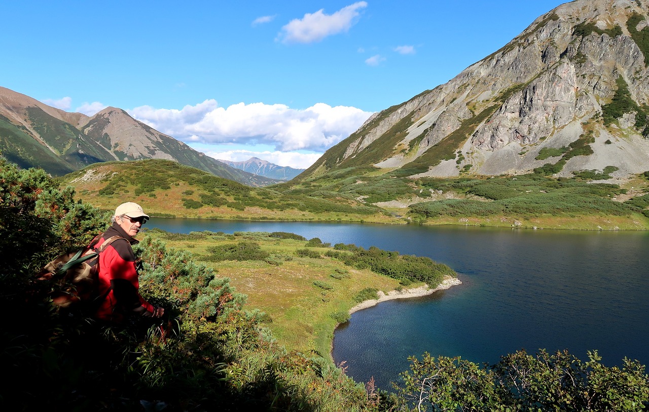 mountains mountain valley mountain lake free photo