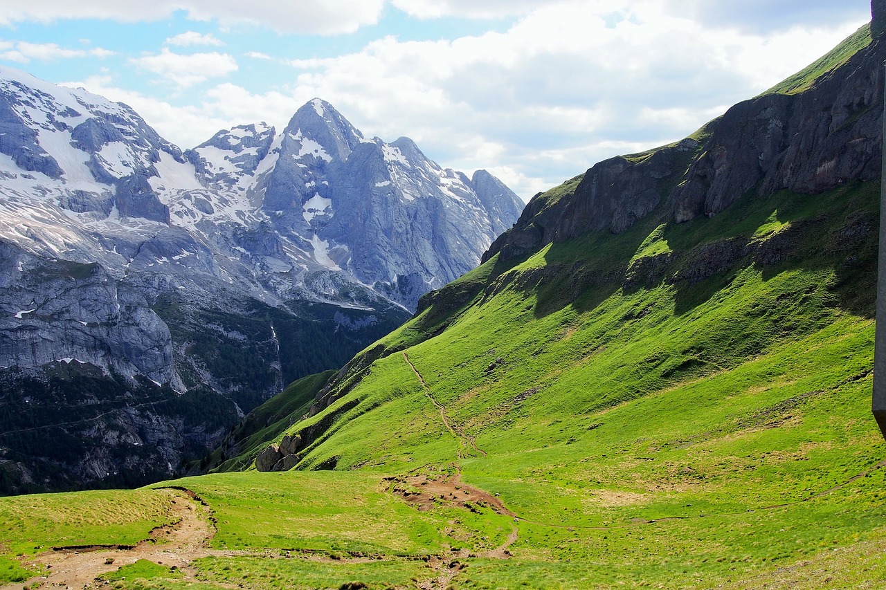 mountains  nature  dolomites free photo