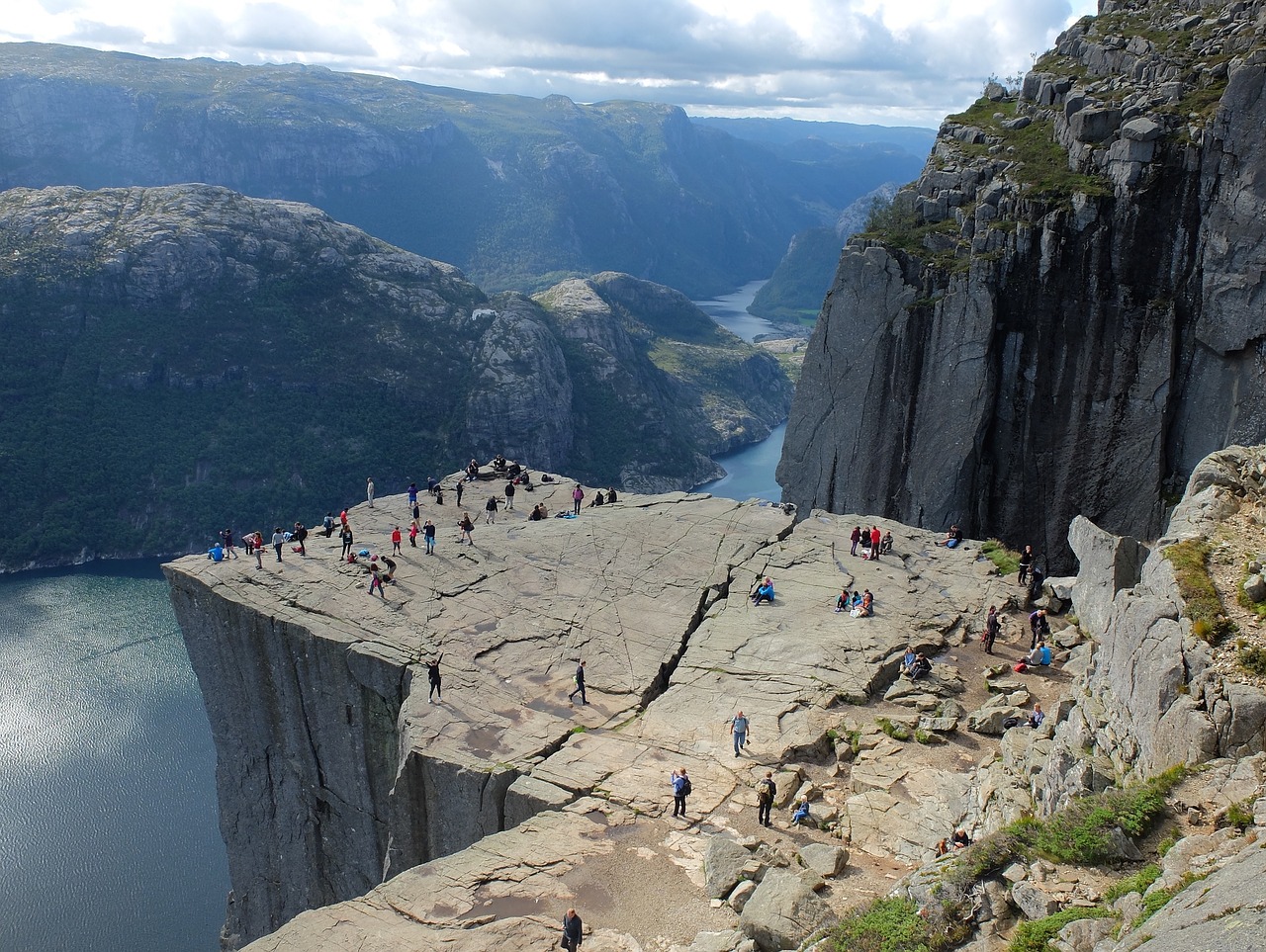 mountains scenery people free photo