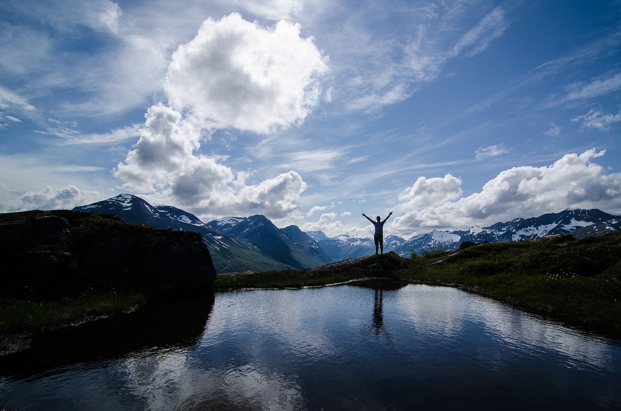 mountains top water free photo