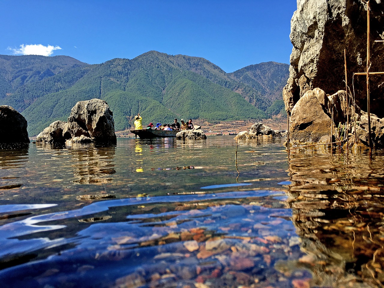 mountains and rivers lake pleasure boat free photo