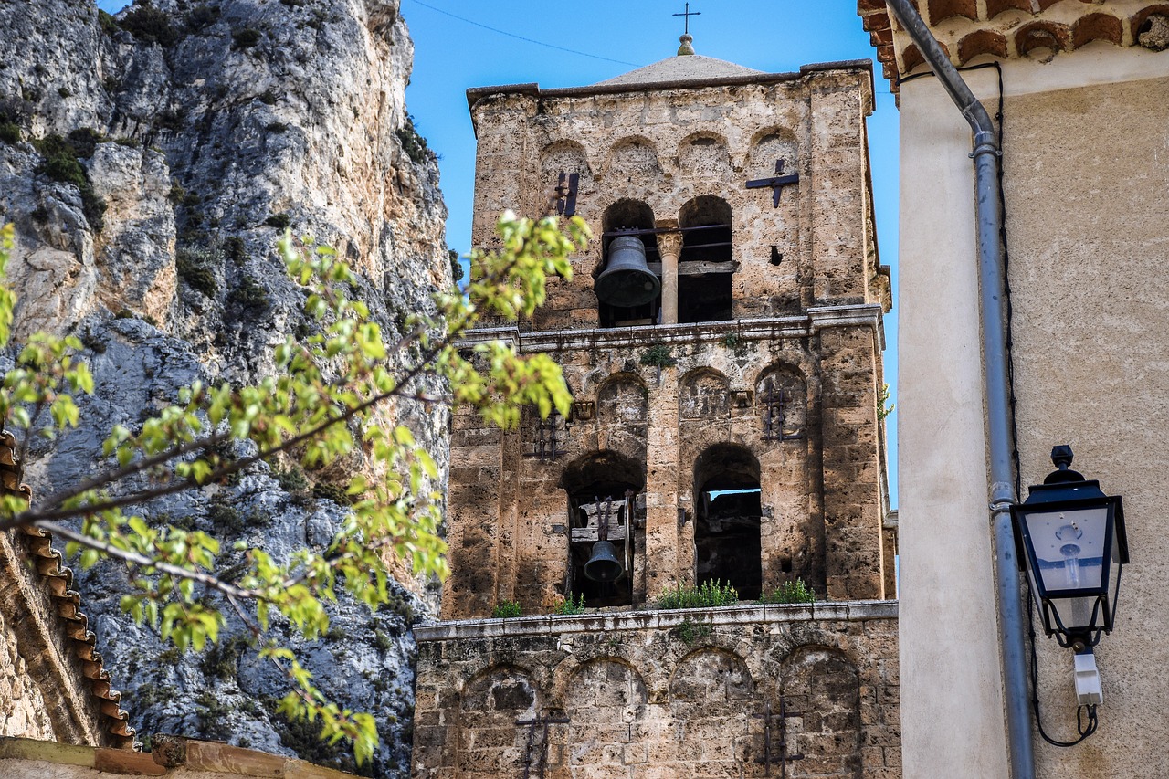 moustiers-sainte-marie  france  provence free photo