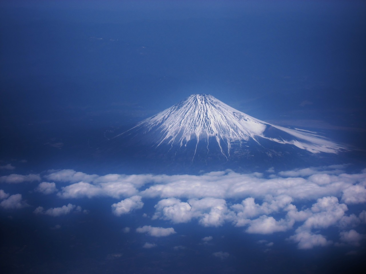 mt fuji aerial photograph cloud free photo