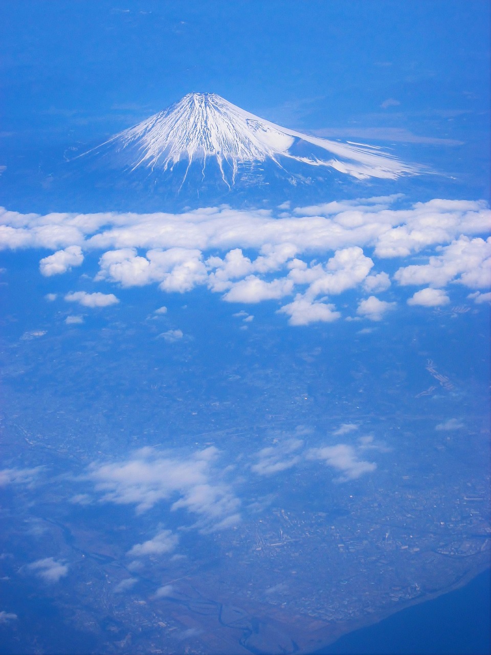 mt fuji aerial photograph cloud free photo