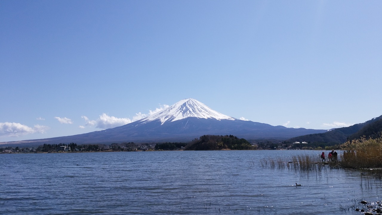 mt fuji  lake kawaguchi  mount fuji and lake free photo