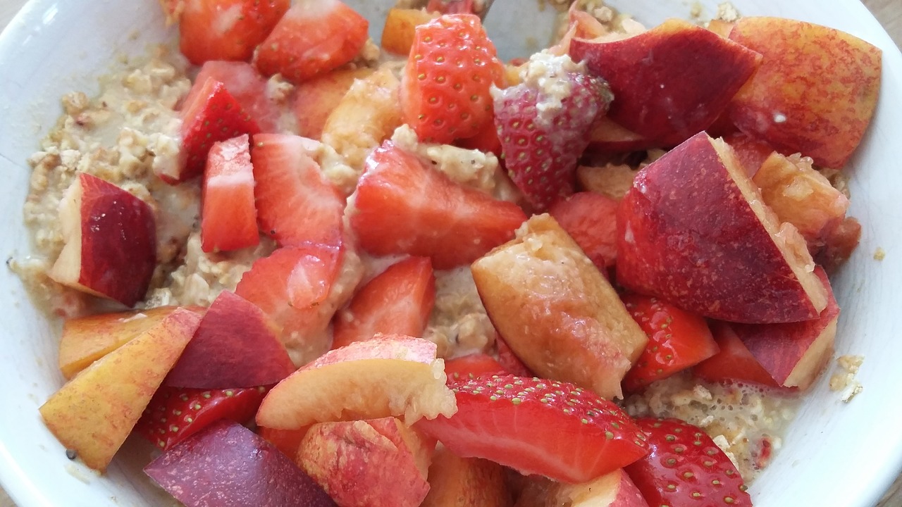 muesli  porridge  strawberry free photo