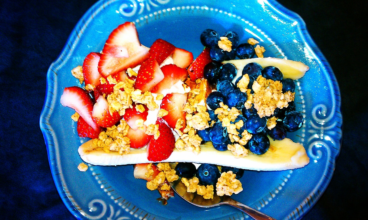 muesli blueberries strawberries free photo