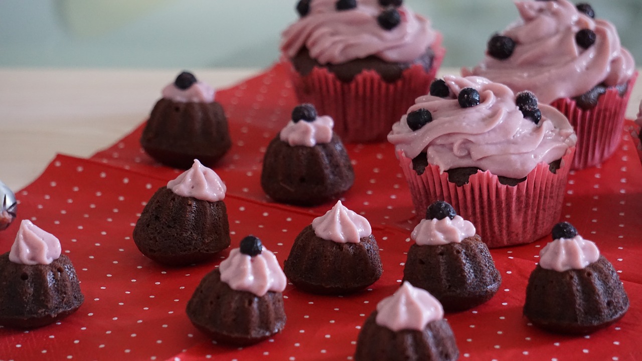 muffins pink cream free photo