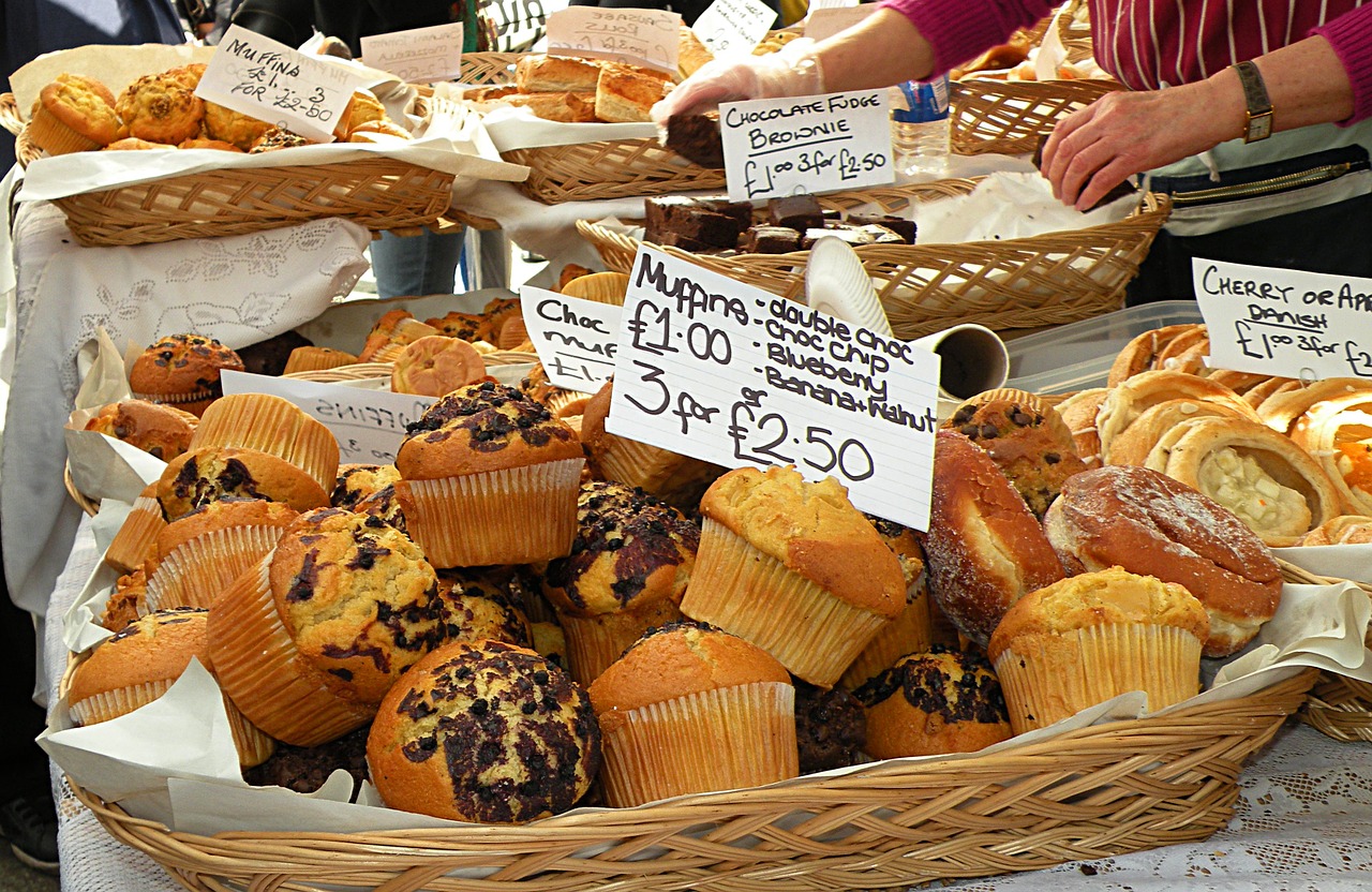 muffins cupcakes market free photo