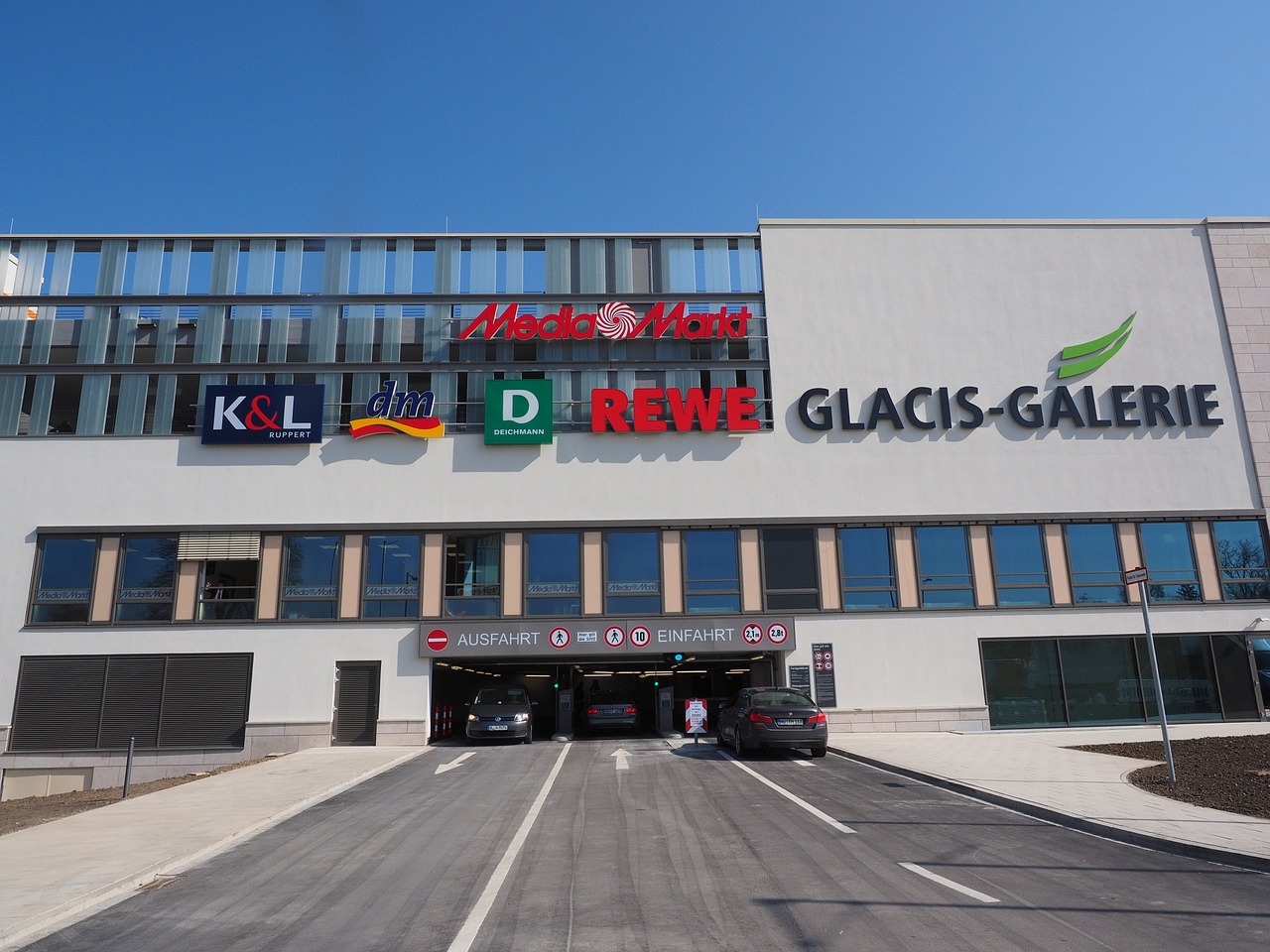 multi storey car park gateway park free photo