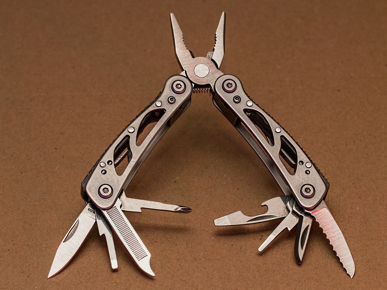 multi-tool pliers pocket knife free photo