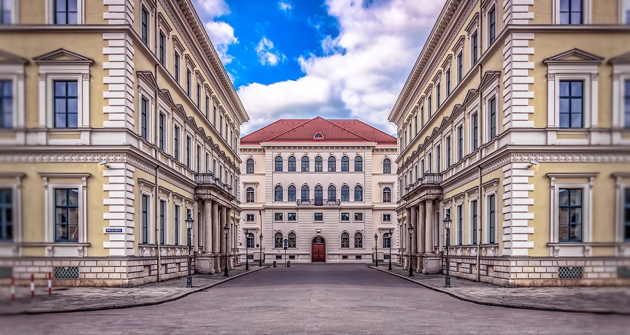 munich odeonsplatz symmetric free photo