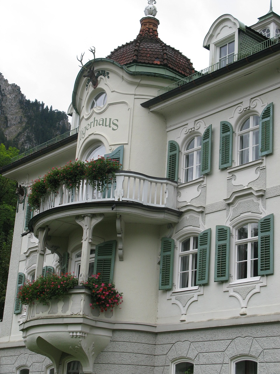 munich building flowers free photo