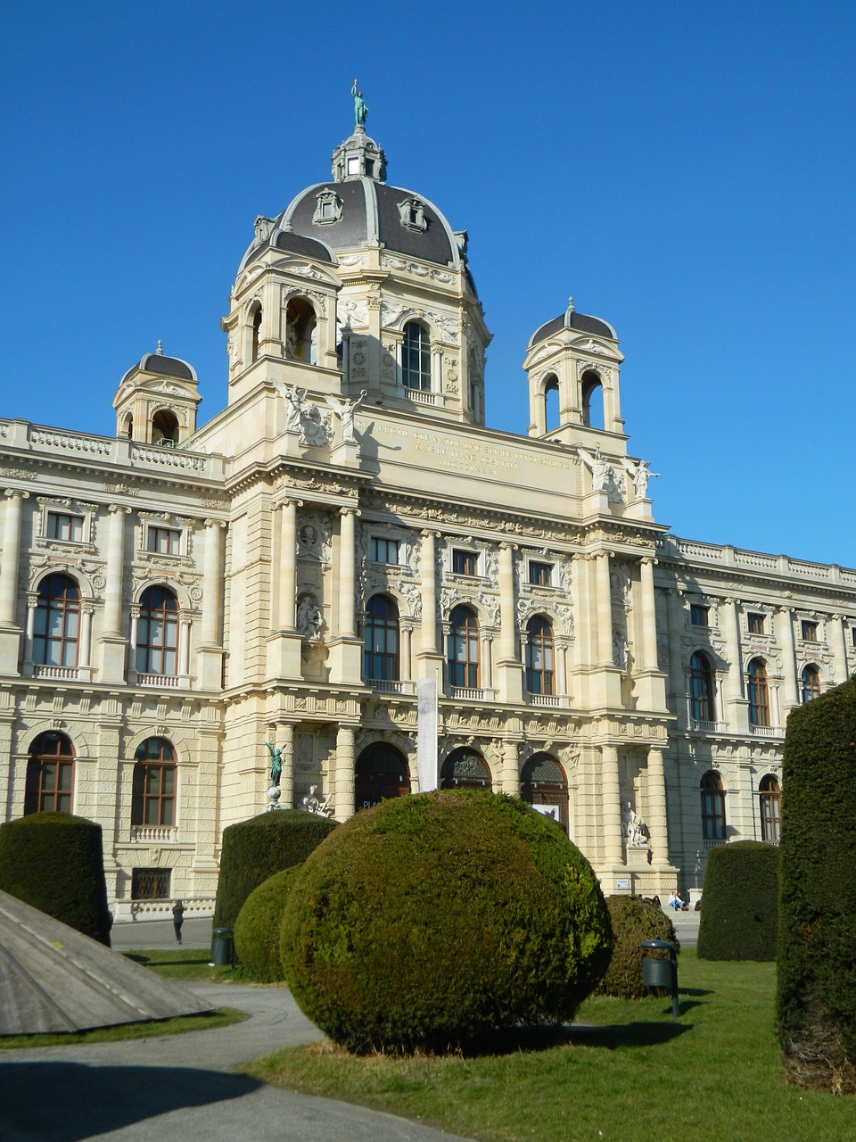 museum building park free photo