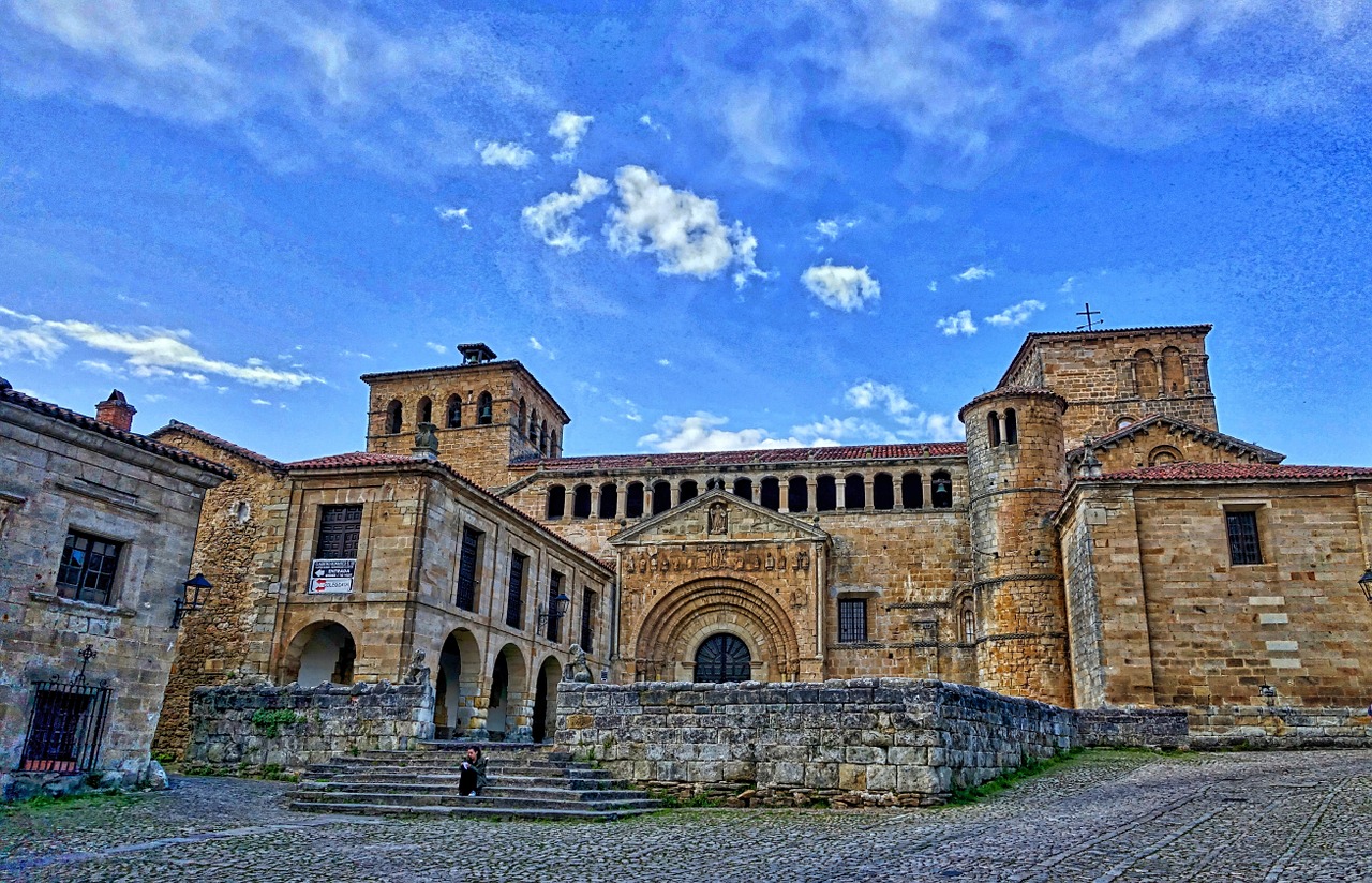 museum building entrance free photo