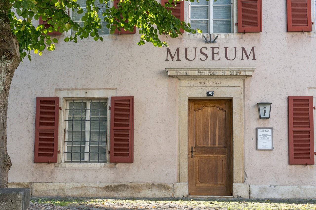 museum home facade free photo