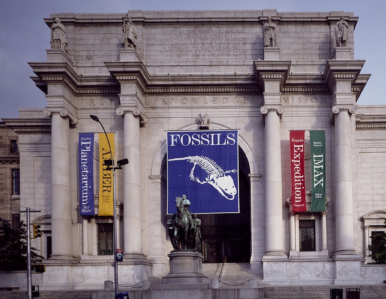 museum building architecture free photo