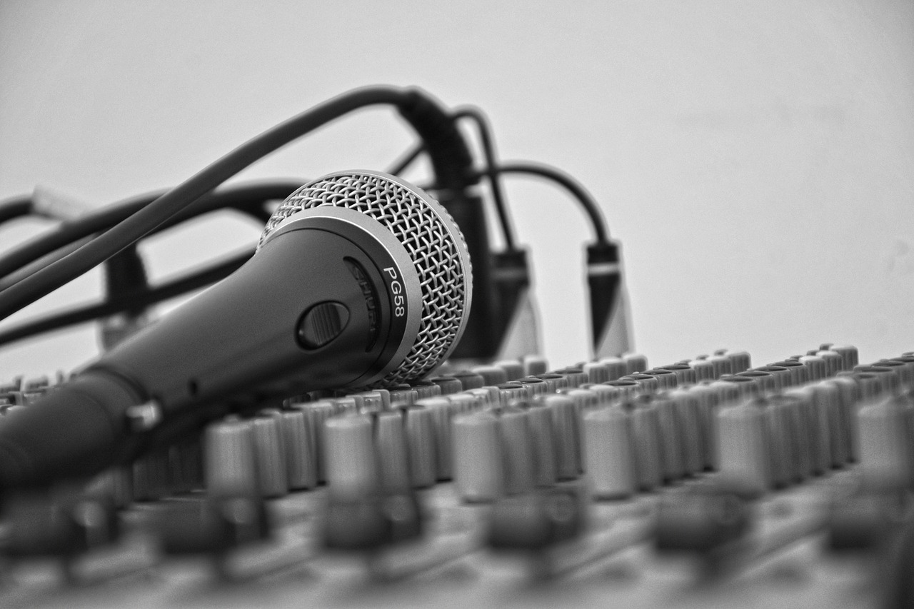 music microphone score free photo