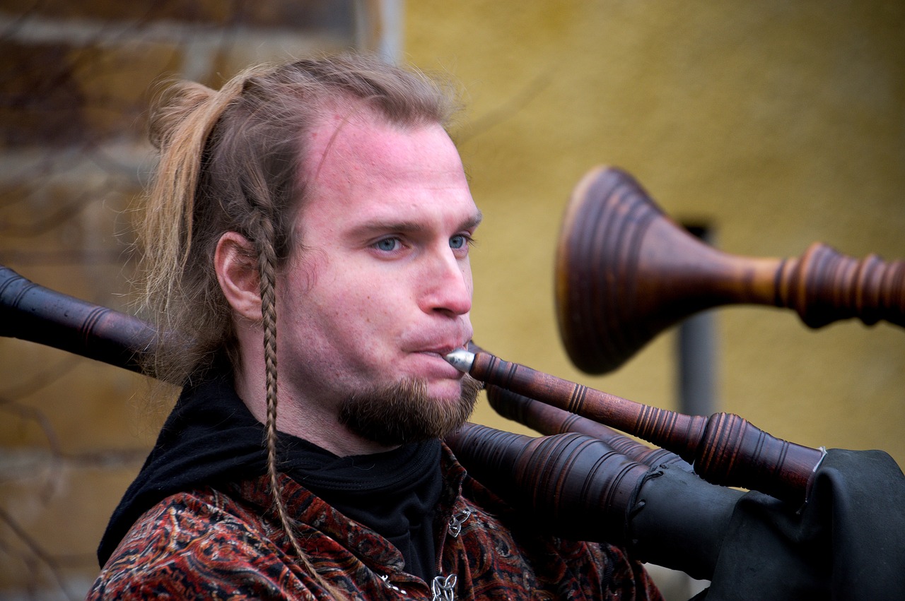 musician  piper  middle ages free photo