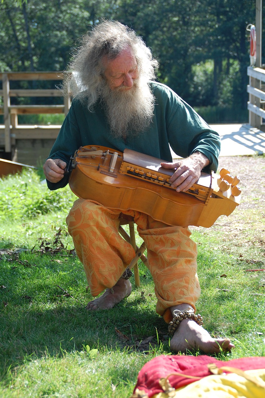 musician fiddler old free photo
