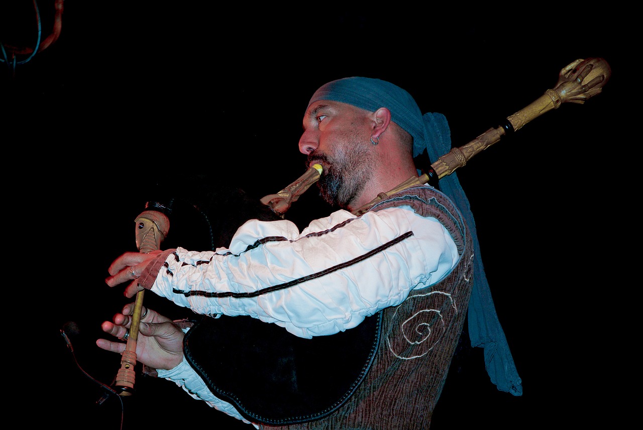 musician pipe troubadour free photo