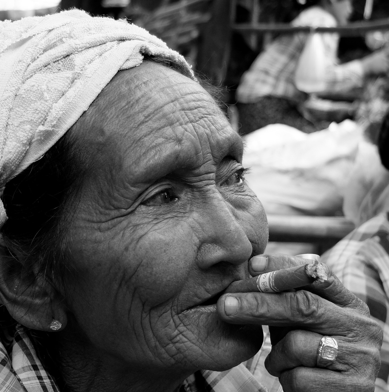 myanmar smoking pure birmanano free photo