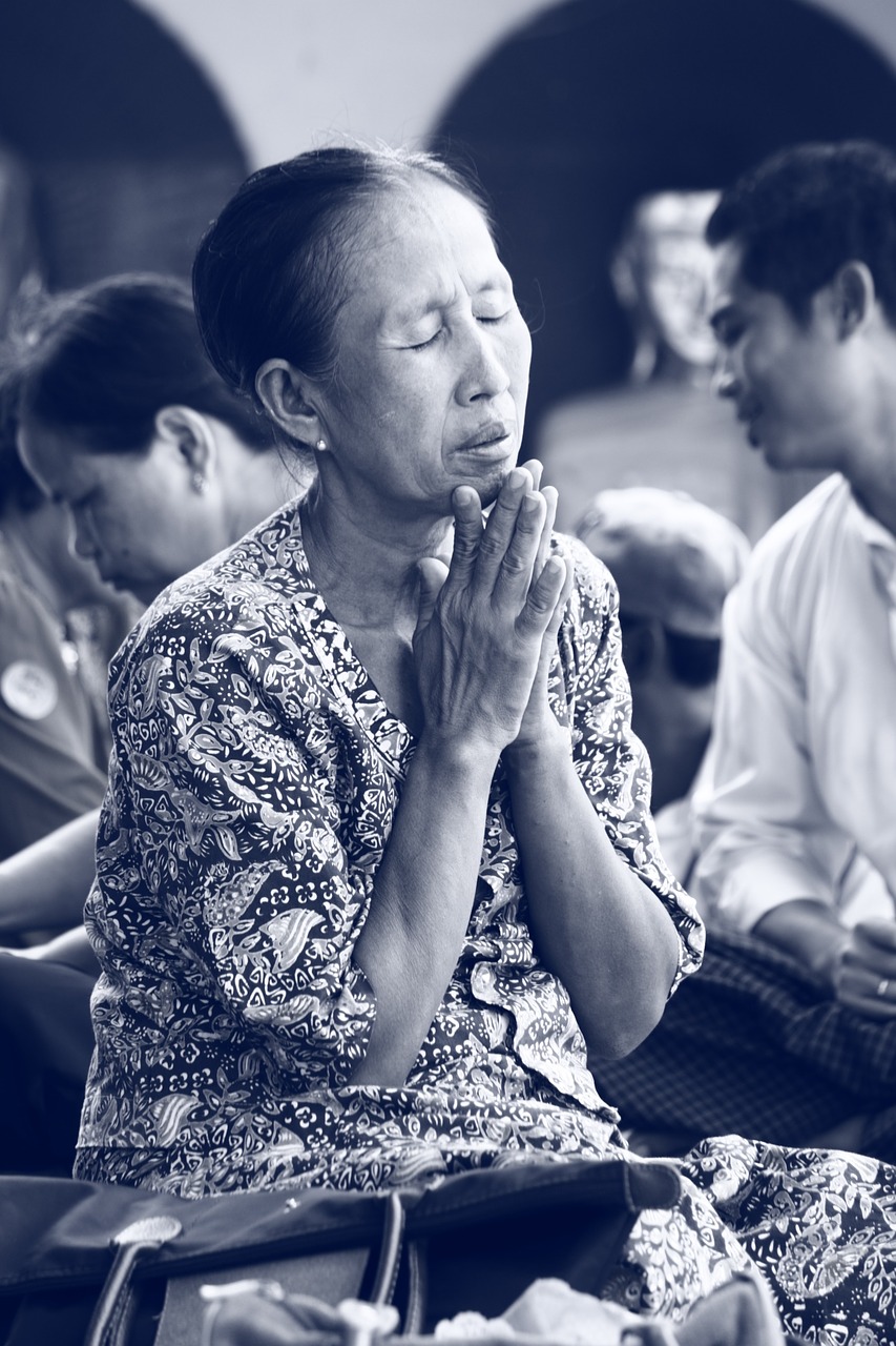 pray woman myanmar free photo