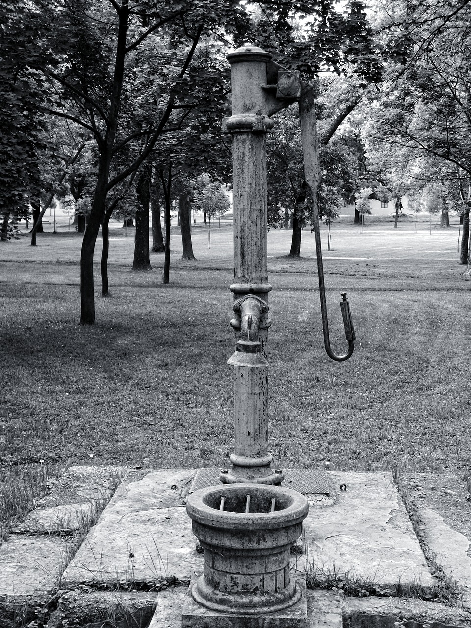 nagykőrös museum garden old well free photo