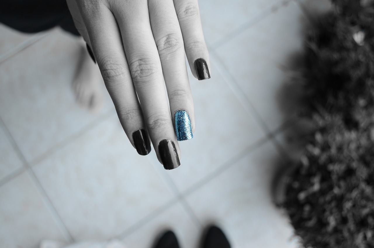 nails  hands  blue free photo