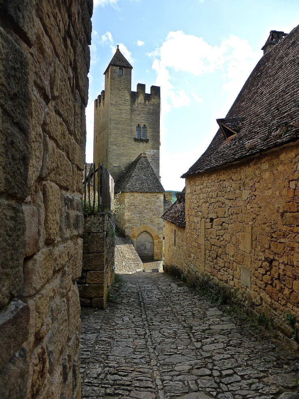 narrow lane alleyway free photo