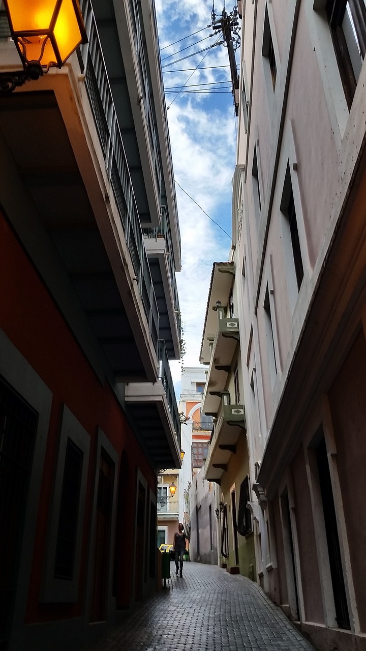 narrow street puerto rico free photo