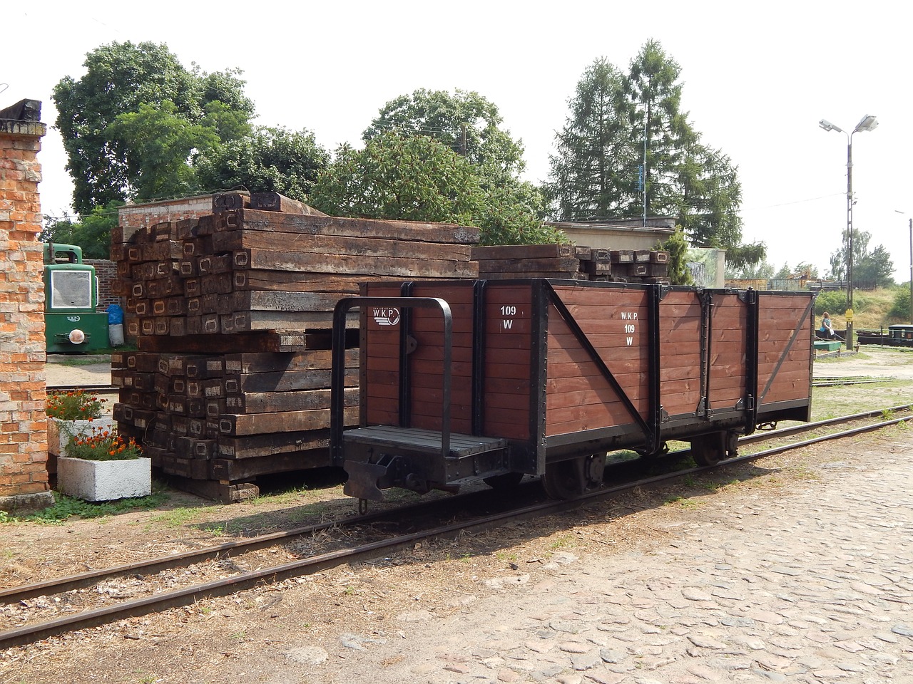 narrow-gauge railway train wagons free photo