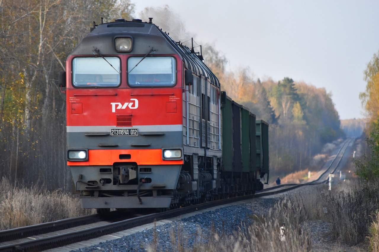 nature technique diesel locomotive free photo