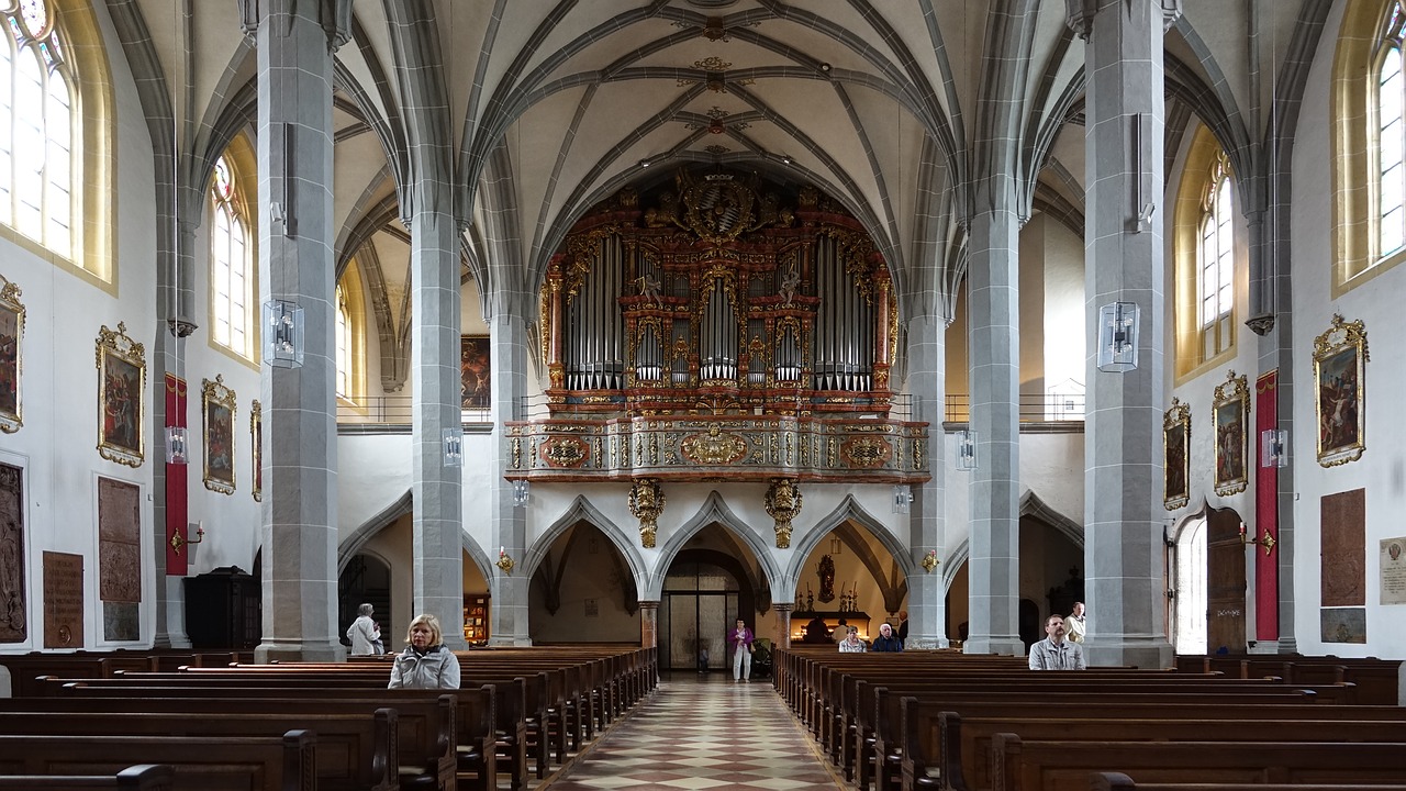nave organ interior free photo