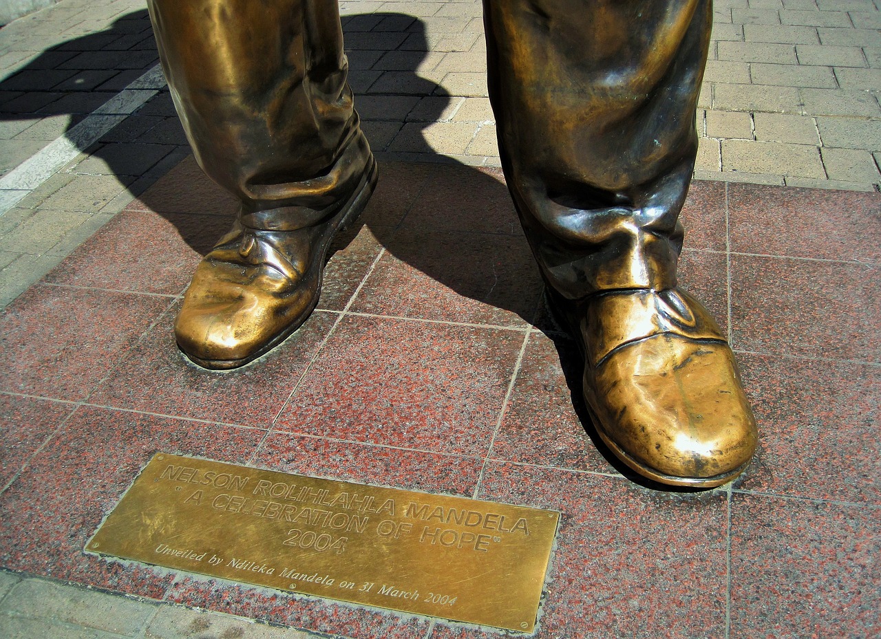 nelson mandela statue statue nelson mandela square free photo