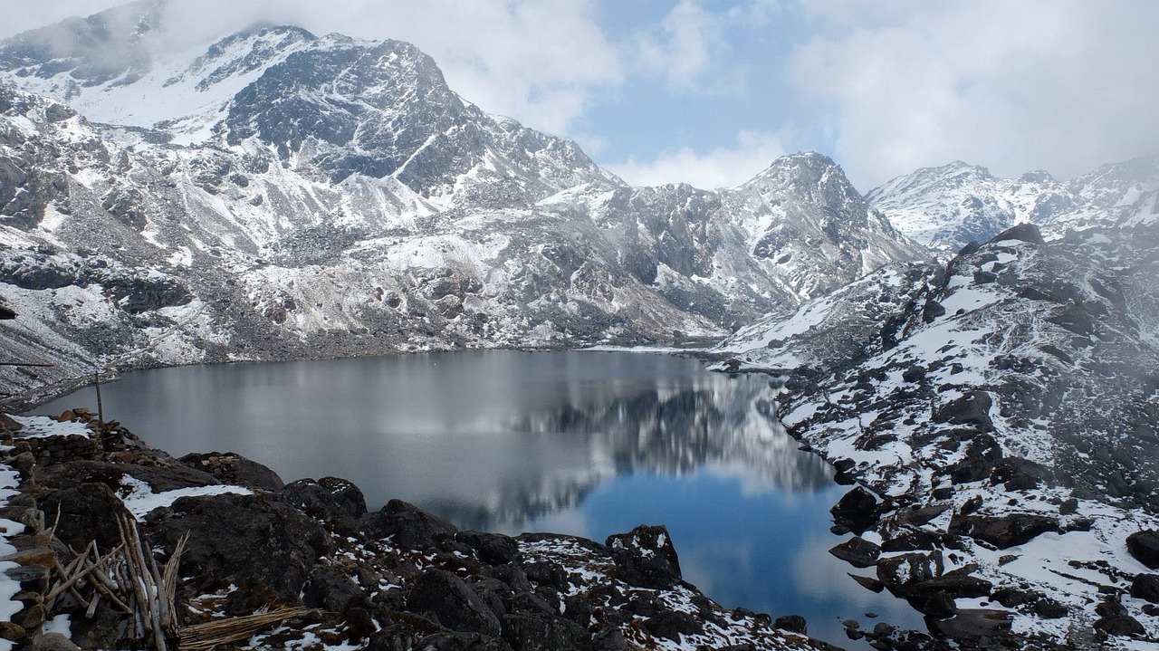 nepal mountains bergsee free photo