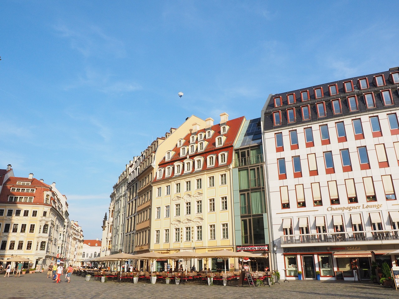 neumarkt marketplace under space free photo