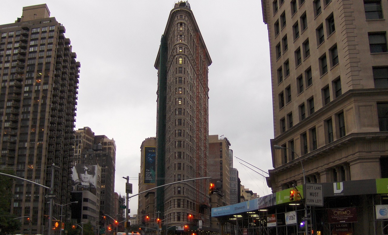 new york manhattan flatiron building free photo