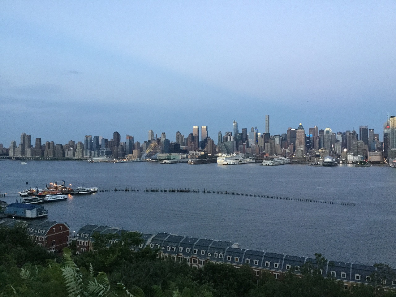new york skyline big city free photo