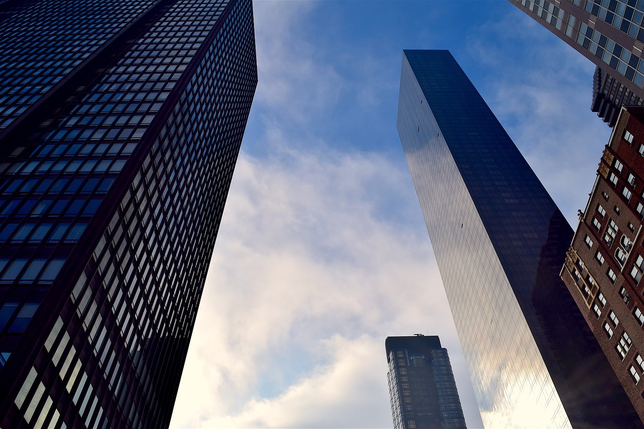 new york city skyscraper daytime free photo