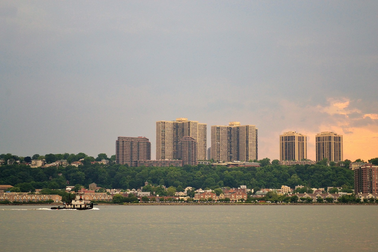 new york city hudson river tug boat free photo