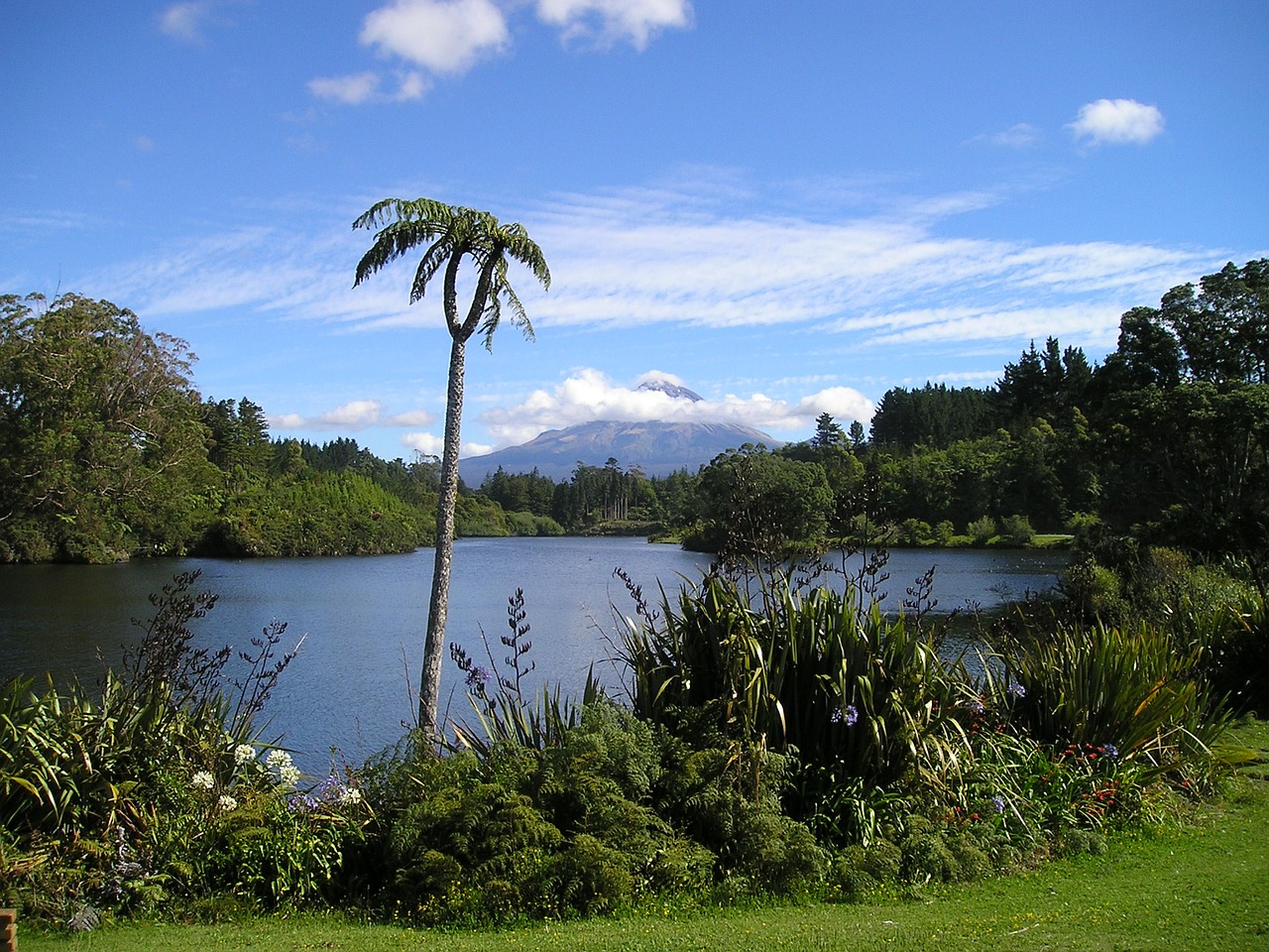 new zealand volcano lake free photo